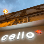 Enseigne rétro-éclairée lettrage allumée