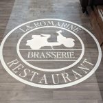 Photo d'un marquage au sol dans un restaurant